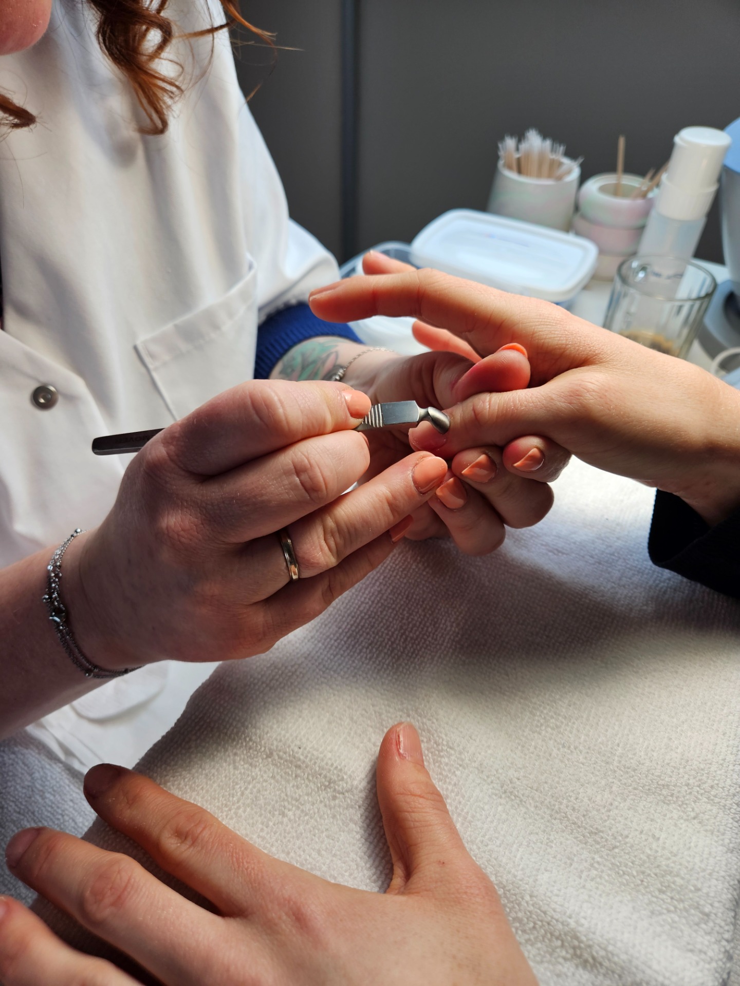 Uitgegroeide BIAB nagels voor een tijdige bijwerking bij Simbiose Nagelstudio in Kontich